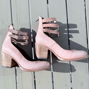 Freebird pink shoes size 6 (Madden)